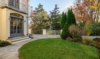 12 Runkenhage Rd, Darien, CT 06820