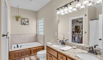 16657 Sandstone Cir, Basehor, KS 66007