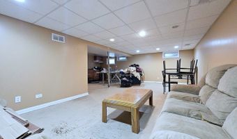 357 N PIONEER Dr, Addison, IL 60101