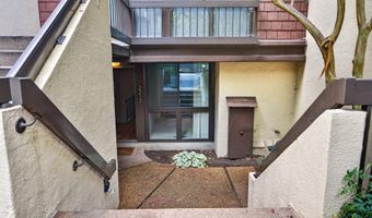 2212 S RANDOLPH St 1, Arlington, VA 22204