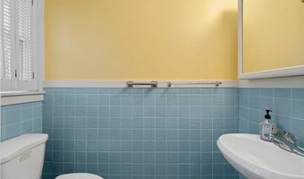 1737 Wampanoag Trl, Barrington, RI 02806