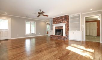 521 W CROSS St, Benton, AR 72015