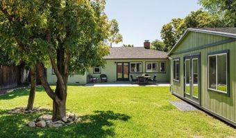 2061 N Roosevelt Ave, Altadena, CA 91001