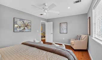 4163 S FOUR MILE RUN Dr 301, Arlington, VA 22204