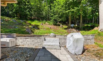 63 Lake Shore Dr, Barnstead, NH 03225