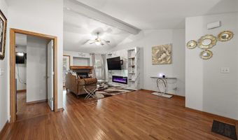 1050 Twilight Dr, North Liberty, IA 52317