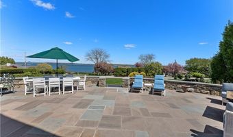 75 N Cliff Dr, Narragansett, RI 02882