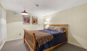 8 Liberty Rdg, Clinton, CT 06413