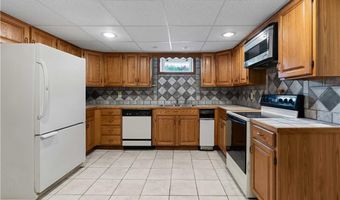 6 Varnum Ave, Bristol, RI 02809