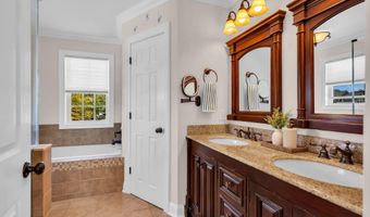 34 Marlin Ct, Bayville, NJ 08721