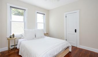 2 Bedlow Ave, Newport, RI 02840