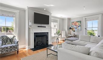 423 Hope St D, Bristol, RI 02809
