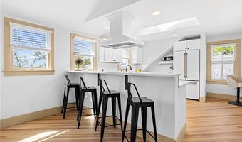 18 Barney St 3, Newport, RI 02840