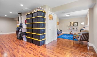 12 Buckshot Ridge Dr, Asheville, NC 28804