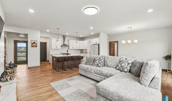 1001 S Moonlight Cir, Brandon, SD 57005