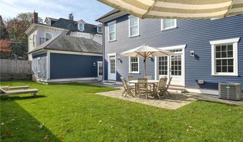 24 School St, Newport, RI 02840