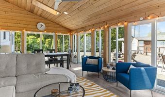 56 Pasture Farm Dr, Middletown, RI 02842
