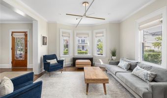 26 Narragansett Ave, Newport, RI 02840