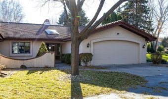 8 FIESTA Ct E, Appleton, WI 54911