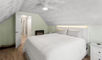 8 Mckay Ct, Warwick, RI 02889