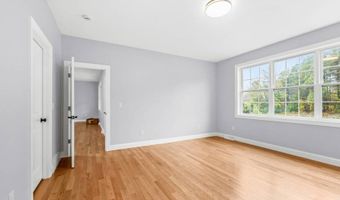 222 Briarwood Ct, Albany, NY 12203