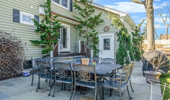 15 Foxcroft Rd, Albertson, NY 11507