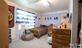 1424 Bear Creek Rd, Bakersville, NC 28705