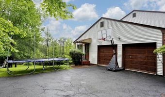 3 Larissa Ct, Airmont, NY 10952
