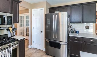 1915 Fox Pointe Dr, Arnold, MO 63010
