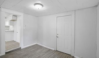 114 E College St, Aurora, MO 65605