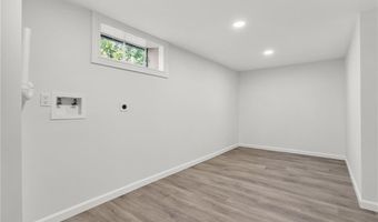 101 Bateman Ave, Cranston, RI 02920