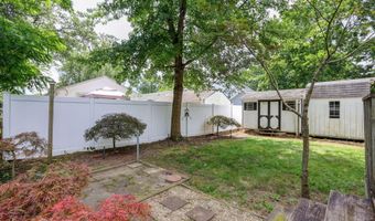 224 Walling Pl, North Middletown, NJ 07748