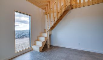 8 Quonset Way, Carson, NM 87517