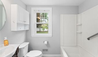 32 Rosemere Dr, East Providence, RI 02914