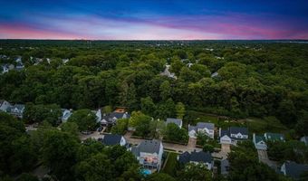 1307 Red Oak Plantation Dr, Ballwin, MO 63021