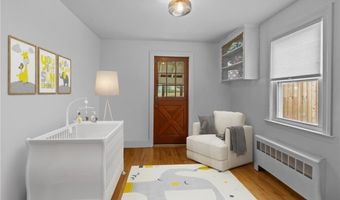 1107 Hope St, Bristol, RI 02809