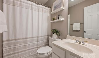 2100 Sablewood Dr, Charlotte, NC 28205