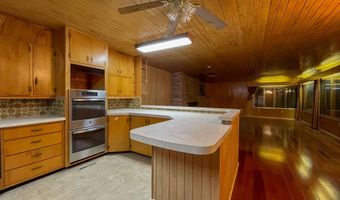 1326 N C St, Arkansas City, KS 67005