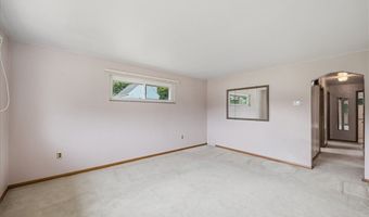 606 Golf Course Rd, Aliquippa, PA 15001