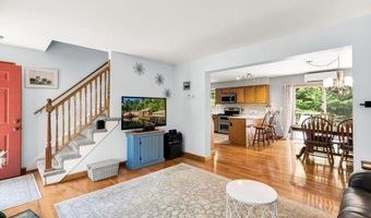 21 Bowling Green Ln, Belfast, ME 04915