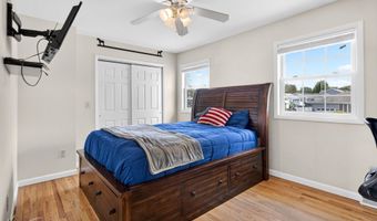 33 Hawthorne Ct, Albany, NY 12211