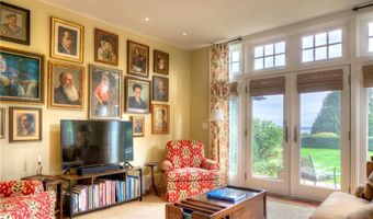 50 Eastover Rd, Portsmouth, RI 02871
