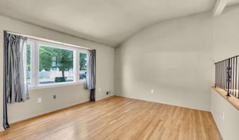4 Michele Dr, Middletown, NJ 07748