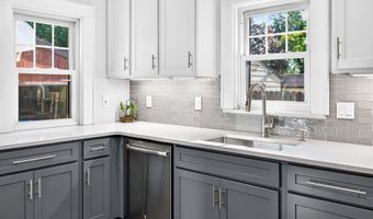 1036 W OKLAHOMA St, Appleton, WI 54914