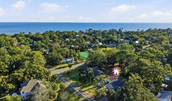 72 13th St, Apalachicola, FL 32320