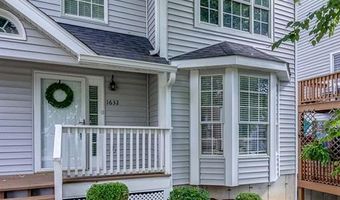 1632 Whispering Creek Dr, Ballwin, MO 63021