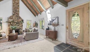 9734 Moore Dr, Cascade, ID 83611