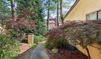 1695 Brookwood Dr, Akron, OH 44313