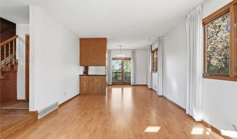 1823 Gramsie Rd, Arden Hills, MN 55112