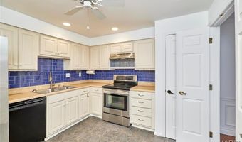 974 Claytonbrook Dr 1A, Ballwin, MO 63011